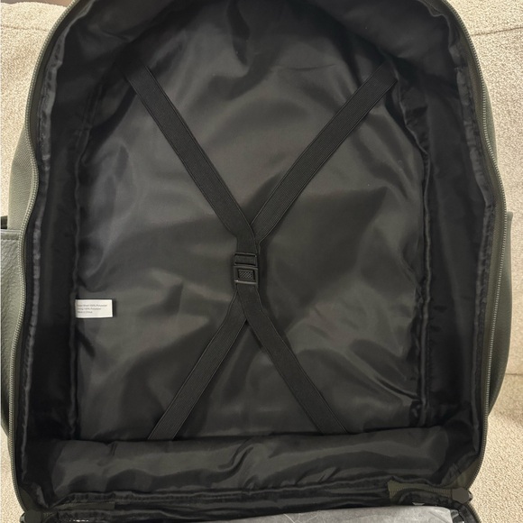 BÉIS The Travel Backpack in Evergreen EUC - Picture 4 of 7